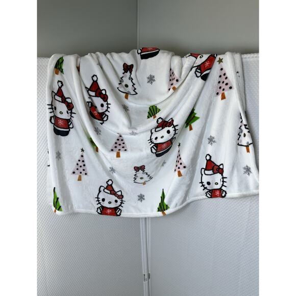 Hello Kitty Christmas Plush Throw 2025- Festive Holiday Blanket 50x70 New - Picture 1 of 8